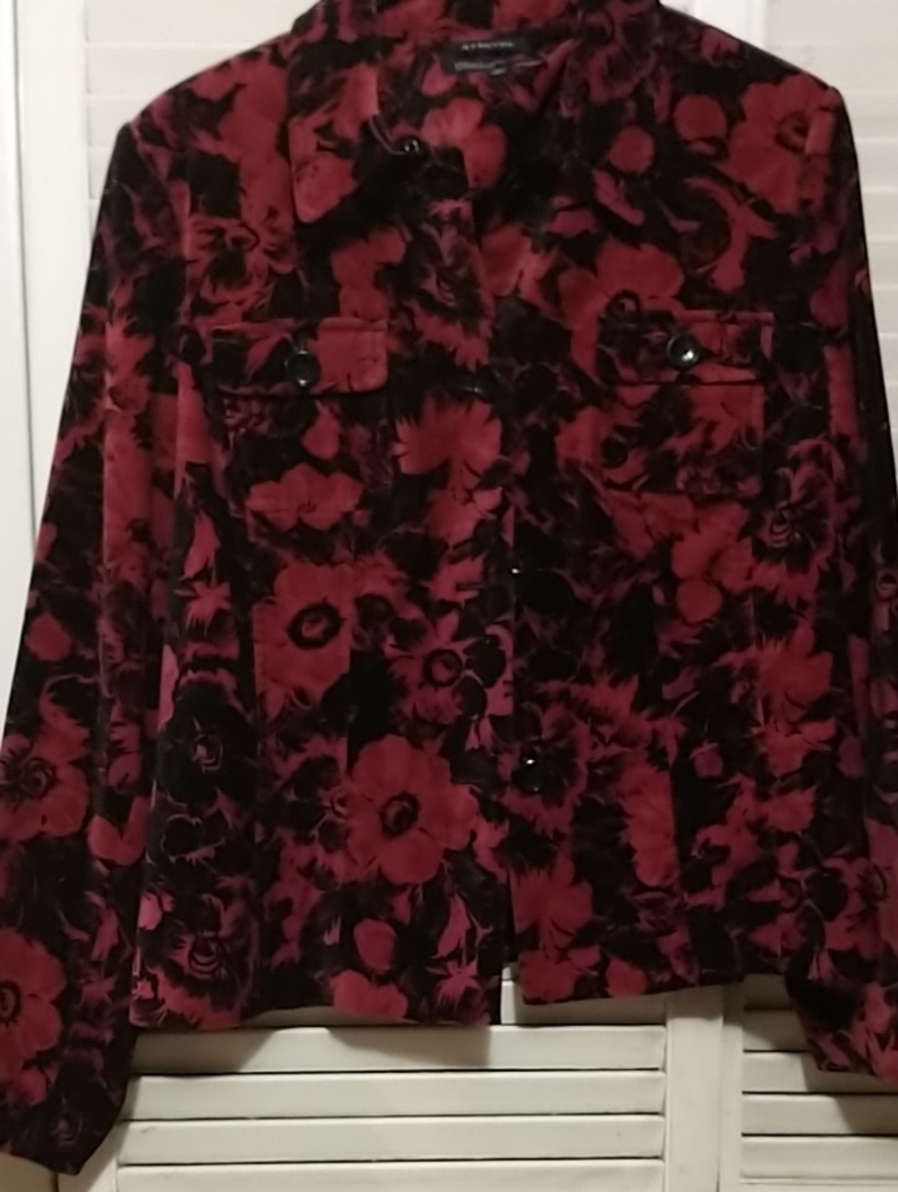 Jones New York signature Floral Red & Black velour Button-Up Jacket sz